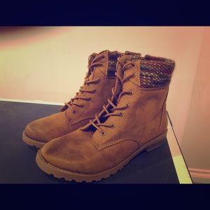 American Eagle Women’s boots size 5 New Condition